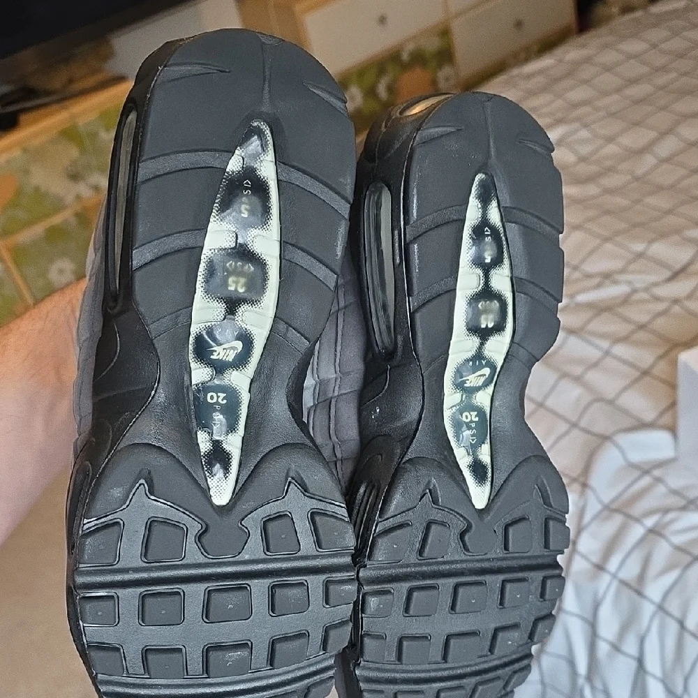 Nike Air Max 95 Gray White Sneakers - Picture 7 of 11